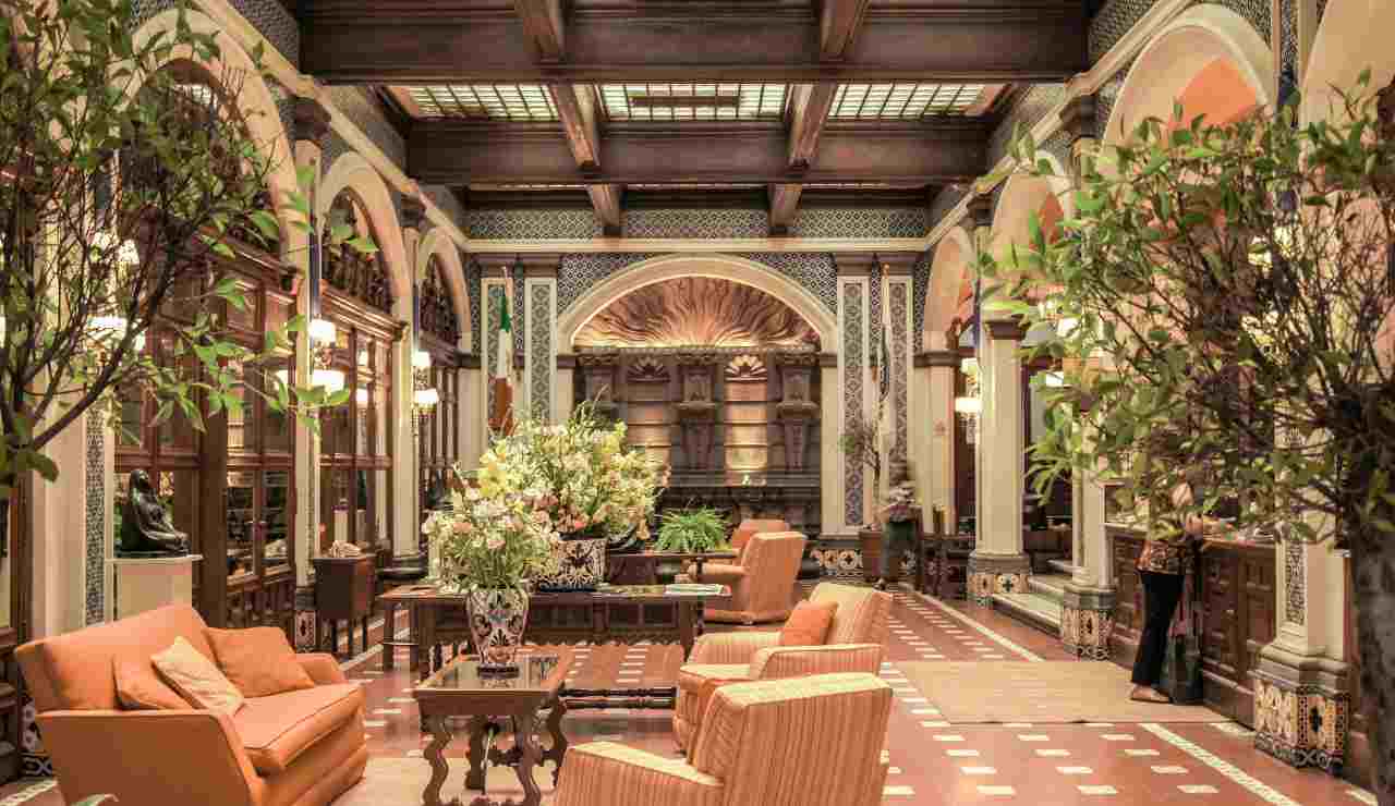 Interni di un elegante hotel (Pexels)