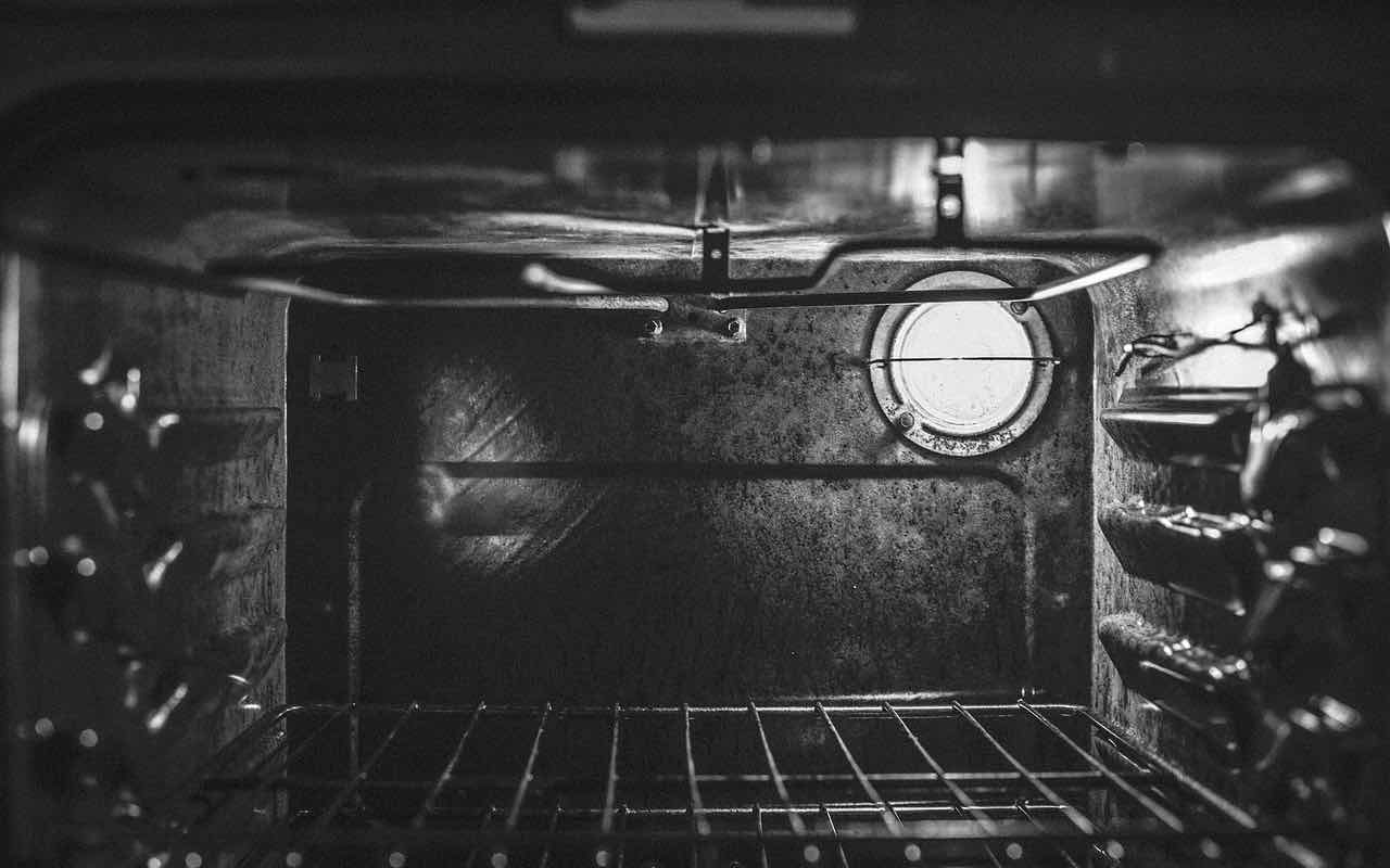 Interno di un forno da cucina