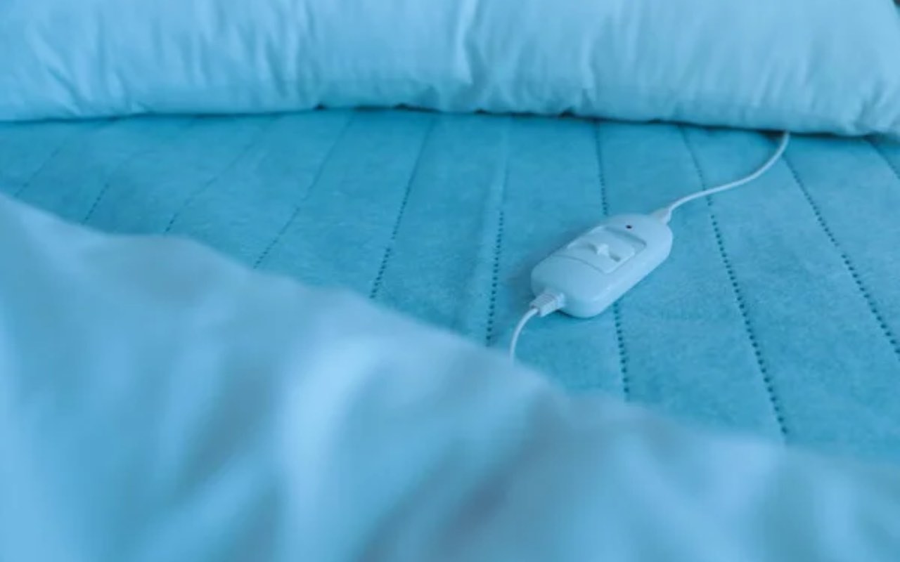 Letto con coperta termica