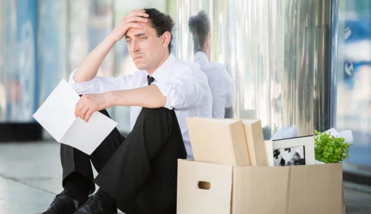 Uomo che viene licenziato (Depositphotos)