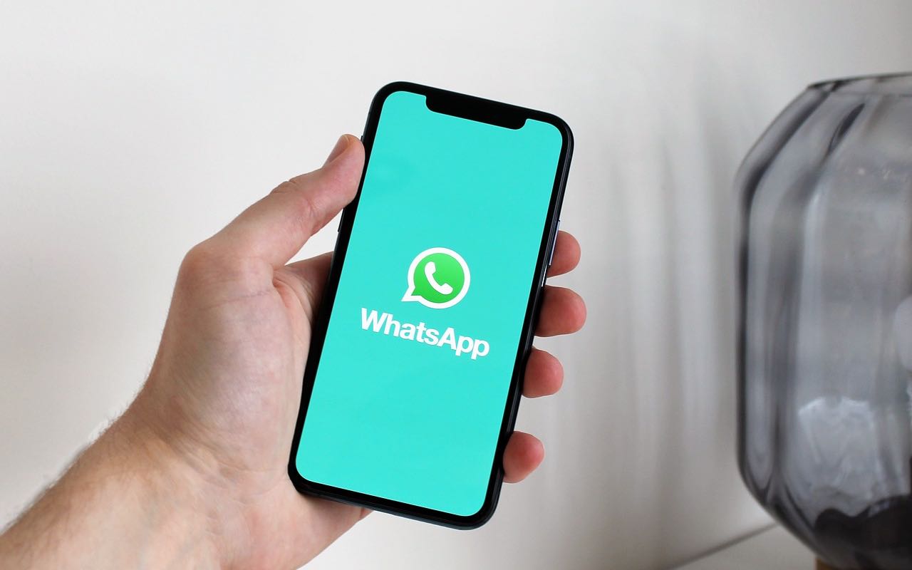 smartphone avvia whatsapp